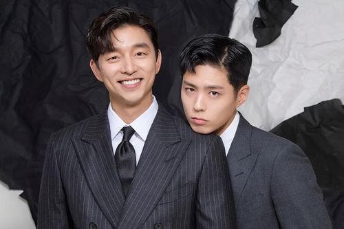 Fan 'ngất lịm' khi Park Bo Gum dựa vai Gong Yoo trong bộ ảnh mới