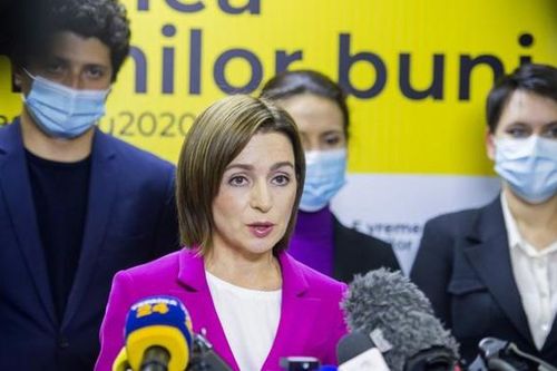 Nữ tổng thống đầu tiên của Moldova từng bị công kích nặng nề vì không kết hôn