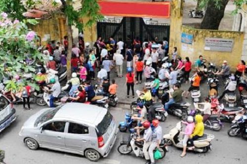 Cần giải quyết dứt điểm tình trạng ùn tắc giao thông trước cổng trường học