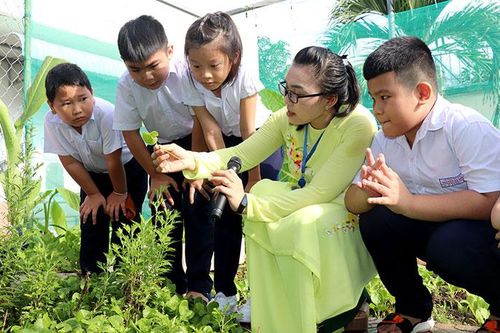 Vun đắp 'lửa nghề' cho giáo viên