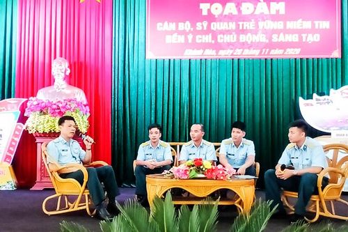 Tọa đàm 'Cán bộ, sĩ quan trẻ vững niềm tin, bền ý chí, chủ động, sáng tạo'