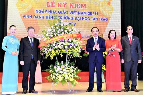 Trường Đại học Tân Trào vinh danh tiến sỹ lần thứ V