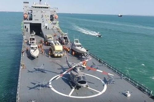 Iran đóng siêu tàu chiến mang máy bay, tên lửa tầm xa