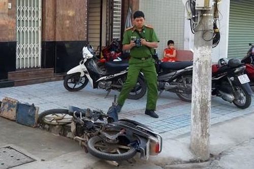 Bắt nóng kẻ cướp giật túi xách của cô giáo đi dự lễ 20-11