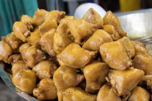 Đây là bộ phận độc, chứa nhiều ký sinh trùng nhất của con gà nhưng nhiều người vẫn ăn như món 'khoái khẩu'