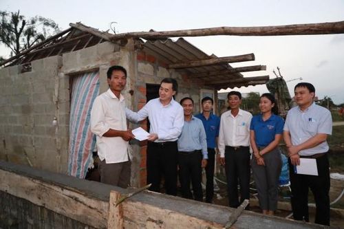 Trung ương Hội Thầy thuốc trẻ Việt Nam khám bệnh, cấp phát thuốc miễn phí 'Vì người dân miền Trung'