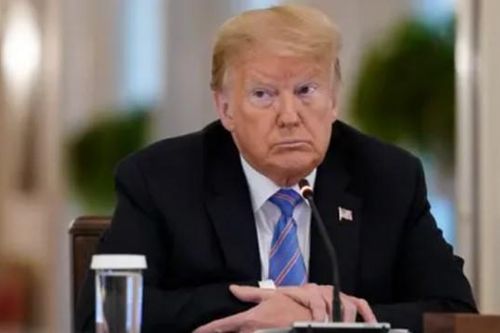 Khổ như Tổng thống Trump: Cảm ơn chị ruột lên mạng ủng hộ mình, ai ngờ đó là tài khoản dỏm