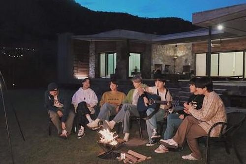 BTS comeback 24h đầu tiên: 'Life Goes On' và 'Dynamite' lâm vào cảnh 'huynh đệ tương tàn'