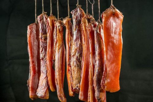 Làm món ăn từ thịt ba chỉ phơi một nắng