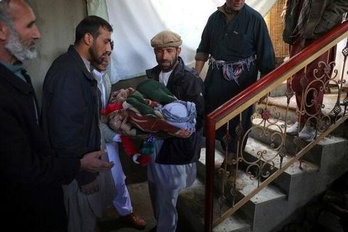 Tám người chết khi thủ đô của Afghanistan hứng 'mưa tên lửa'