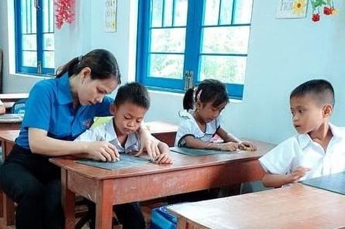 Cô giáo bám trường, bám bản với ước mơ truyền cảm hứng cho học sinh