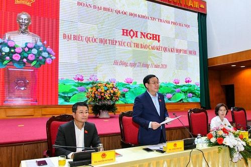 Bí thư Thành ủy Hà Nội Vương Đình Huệ tiếp xúc cử tri tại quận Hà Đông