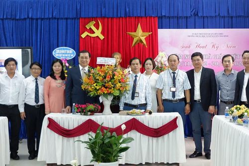 Chủ tịch UBND TP Đà Nẵng chúc mừng Ngày Nhà giáo Việt Nam 20-11
