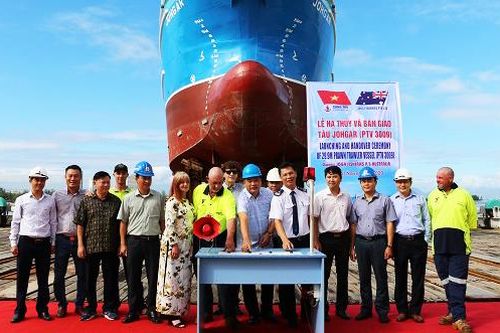 Hạ thủy và bàn giao tàu khai thác hải sản cho khách hàng Australia
