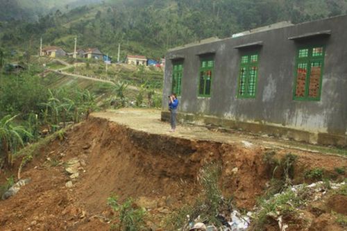 Trường học ngoài sân