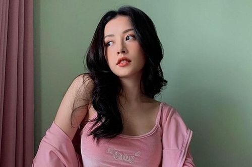 Mặc lại mốt 20 năm trước, Chi Pu xinh đẹp đỉnh cao