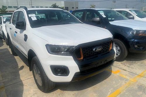 'Hàng nóng' Ford Ranger và Everest 2021 cập cảng Việt Nam