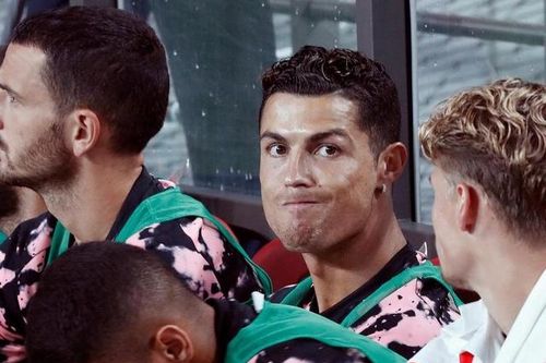 Ronaldo ngồi dự bị, Công ty quảng cáo phải…ra tòa