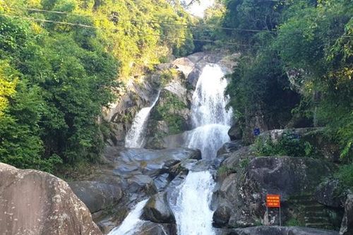 Thác Khe Vằn: Bức tranh thủy mặc giữa núi rừng biên giới
