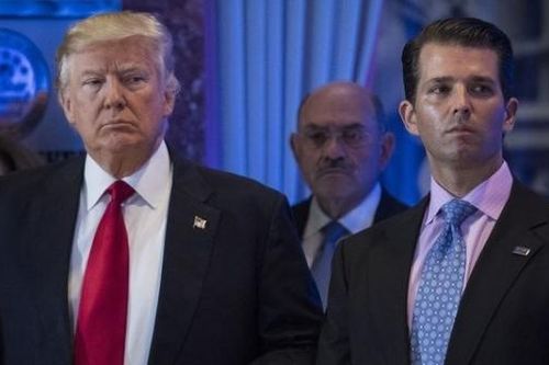 Con trai cả của Tổng thống Trump và Cố vấn Nhà Trắng cùng mắc Covid-19