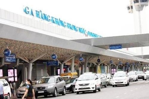 Hạn chế xe công nghệ ở sân bay Tân Sơn Nhất, hành khách chịu thiệt?