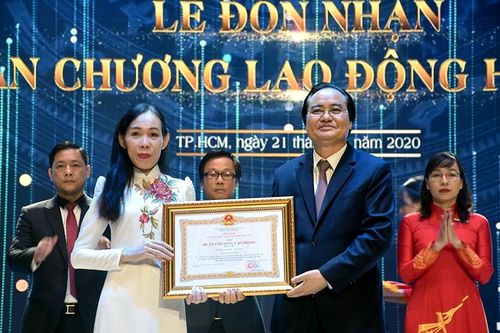 Đại học Văn Lang nhận Huân chương Lao động Hạng Ba
