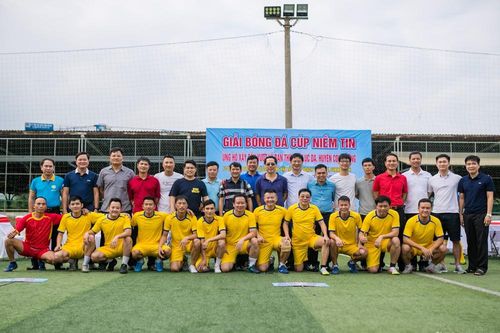 Văn Quyến cùng dàn sao tuyển Việt Nam đá bóng gây quỹ 'xây cầu vượt lũ' tại Nghệ An