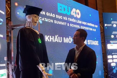 Ra mắt Trí Nhân - Người máy AI 'quốc tịch Việt Nam' đầu tiên