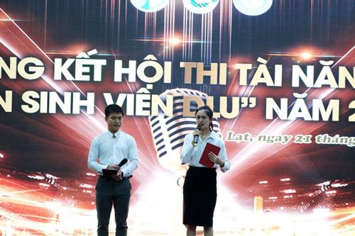 Chung kết hội thi tài năng MC 'Én sinh viên DLU'