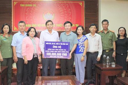 Tiếp nhận tiền và hàng hóa với tổng trị giá hơn 1,8 tỉ đồng hỗ trợ người dân vùng lũ lụt