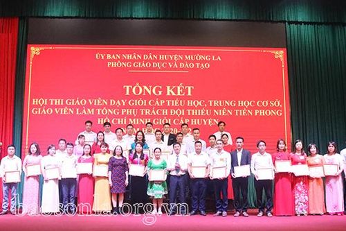 Mường La công nhận 69 giáo viên dạy giỏi cấp huyện