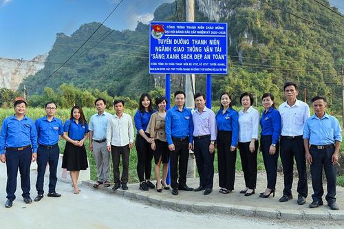 Khánh thành công trình 'Thắp sáng đường quê' tại xã Tân Thanh