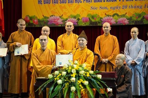 Học viện PGVN tại Hà Nội trao văn bằng và khai giảng