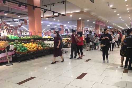 Nhiều người dân ý thức đeo khẩu trang ở nơi công cộng