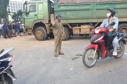 Một nữ sinh tử vong sau va chạm giữa xe máy với ô tô tải
