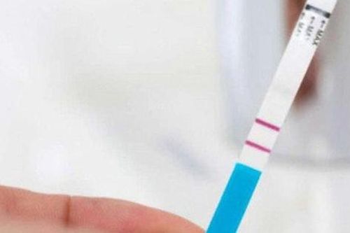 Cha mẹ phát hiện 'chuyện động trời' của con gái từ que thử thai