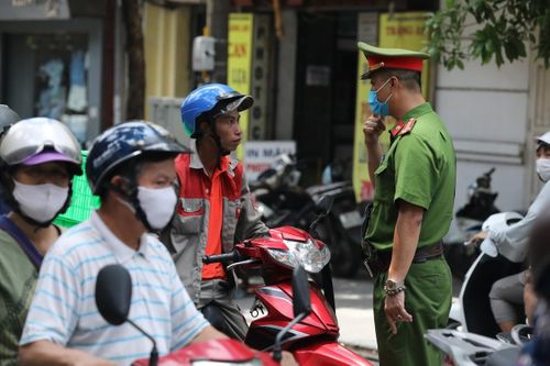 Đeo khẩu trang vẫn là biện pháp quan trọng nhất phòng Covid-19