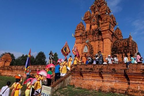 Tái hiện lễ hội Katê