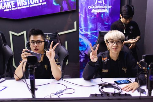Gần 300.000 người xem cùng lúc trận Team Flash và Saigon Phantom