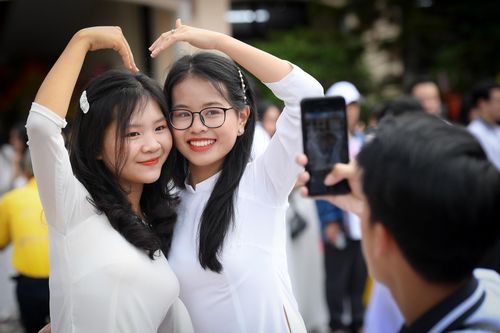 Thầy trò hội ngộ dịp 100 năm thành lập trường chuyên Lê Hồng Phong