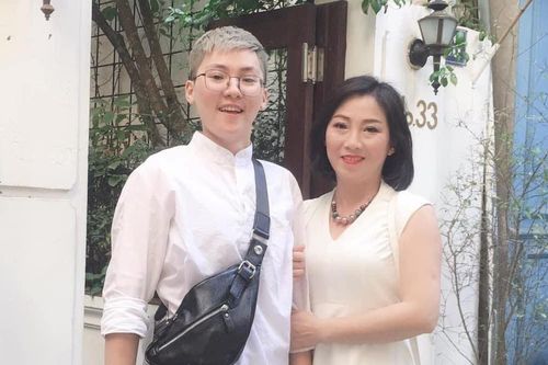'Sau 6 năm come out, tôi mới được bố gọi là con trai'