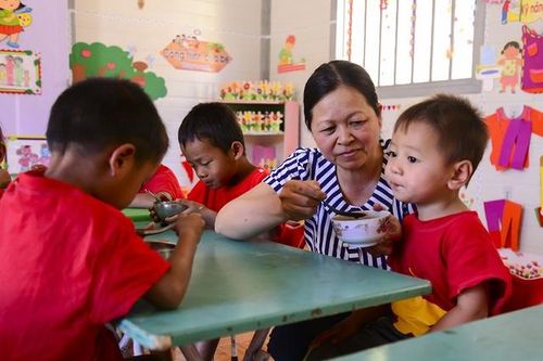 Bám bản giải cơn 'khát chữ' cho trò