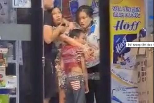 Đối tượng ngáo đá có 3 tiền án cầm dao khống chế 3 người
