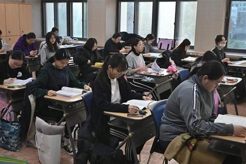 Học sinh Hàn Quốc được xét nghiệm Covid-19 trước kỳ thi tuyển sinh đại học