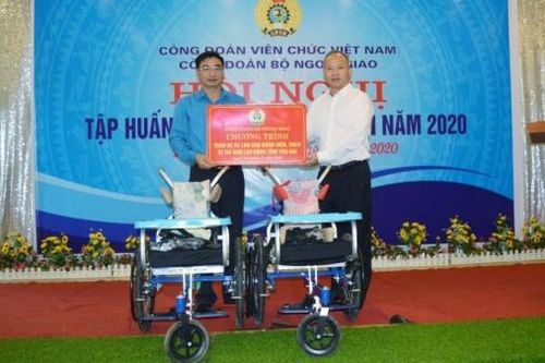 Hoạt động từ thiện ý nghĩa của Công đoàn Bộ Ngoại giao tại Yên Bái