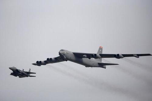 Mỹ triển khai nhiều 'pháo đài bay' B-52 tới Trung Đông