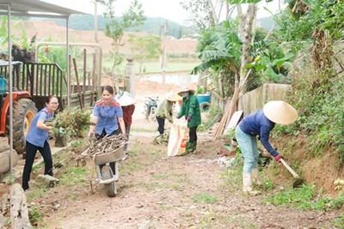 Cán bộ Công an, Viện kiểm sát giúp dân xây dựng nông thôn mới