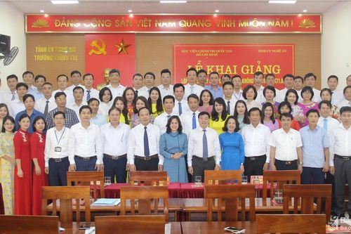 Khai giảng lớp Cao cấp lý luận chính trị khóa 2020 - 2022 tại Nghệ An