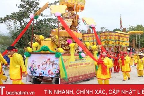 Tưng bừng khai hội Đền Cả - Dinh đô Quan Hoàng Mười ở Hà Tĩnh