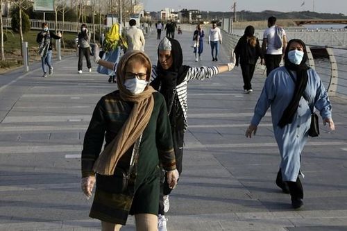 Iran ra gói hỗ trợ người dân sau khi áp đặt lệnh phong tỏa mới